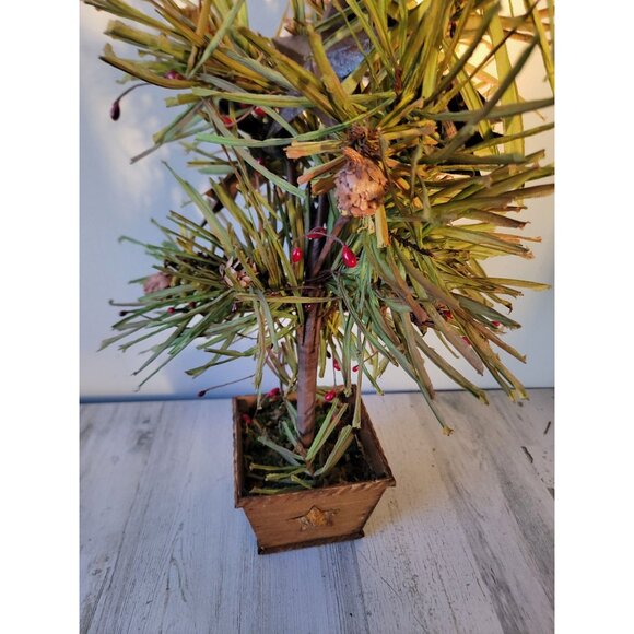 Unique rustic star tree cranberry Xmas home decor tabletop figure - Picture 8 of 10